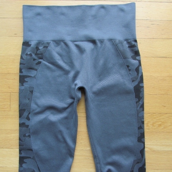 Zyia Camo Seamless Leggings Gray Women's Size M - Picture 3 of 10